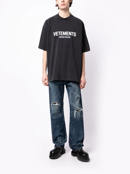 VETEMENTS UNISEX LOGO LIMITED EDITION T-SHIRT