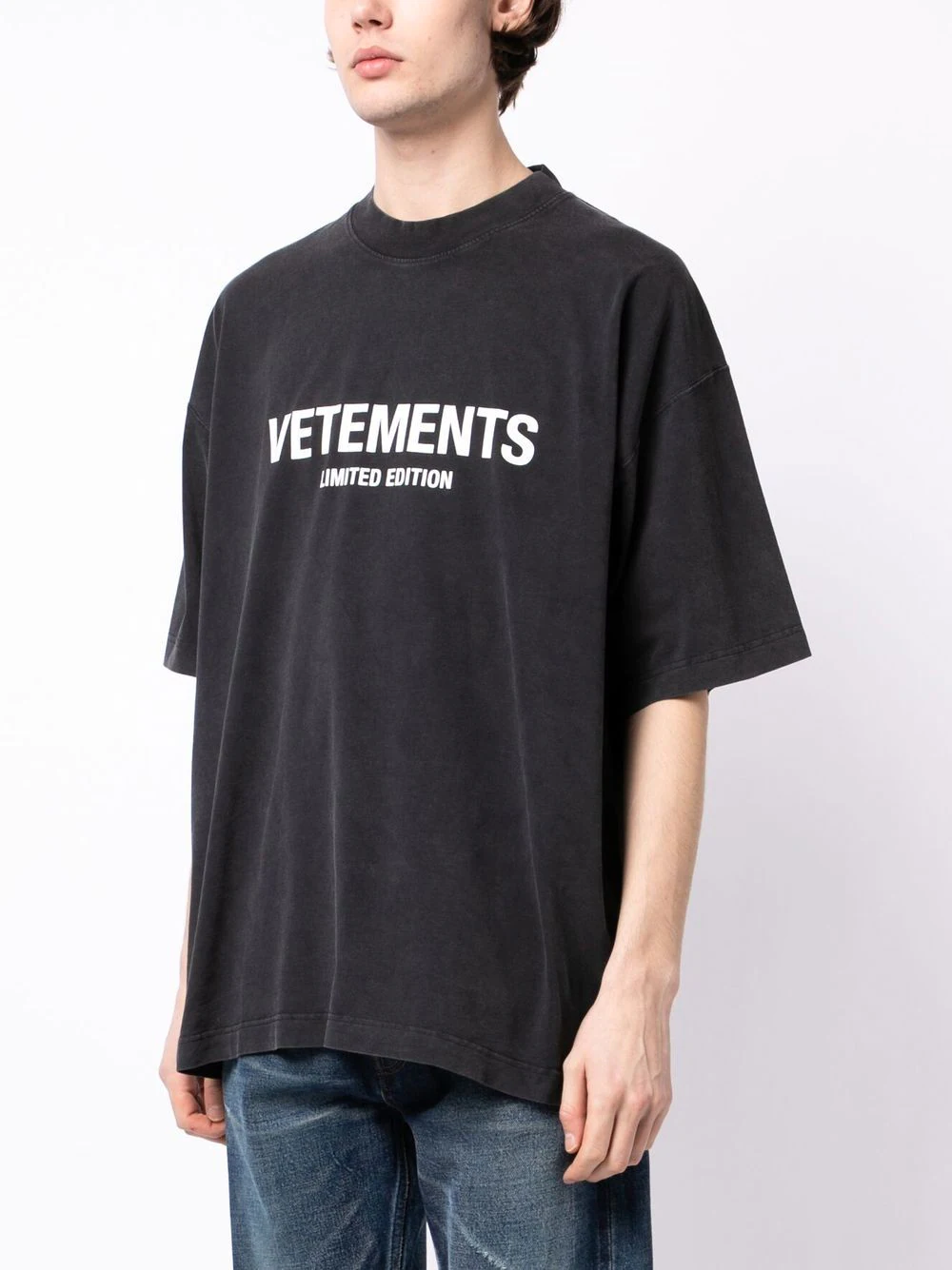 VETEMENTS UNISEX LOGO LIMITED EDITION T-SHIRT