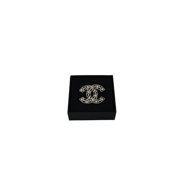 Chanel CC Twisted Silver with Pearl Brooch - NOBLEMARS