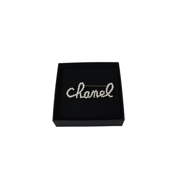 Chanel "Chanel" Pearl Brooch - NOBLEMARS