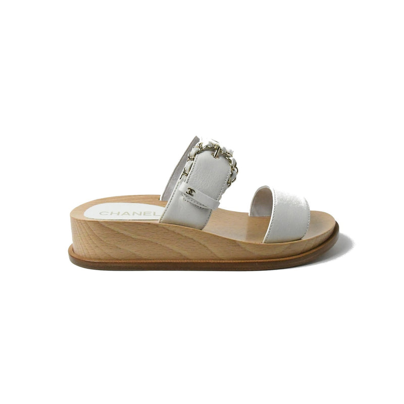 Chanel Mules Crumpled Calfskin Slippers White - NOBLEMARS