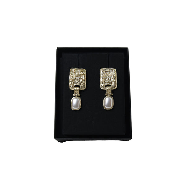Chanel Square Coin with Pearl Earring Gold - NOBLEMARS