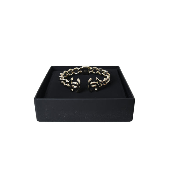 Chanel Chain Link Interlocking Cc Cuff Logo Bracelet Gold - NOBLEMARS