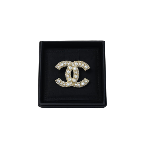 Chanel CC Logo With Crystal Pearls Brooch Silver - NOBLEMARS