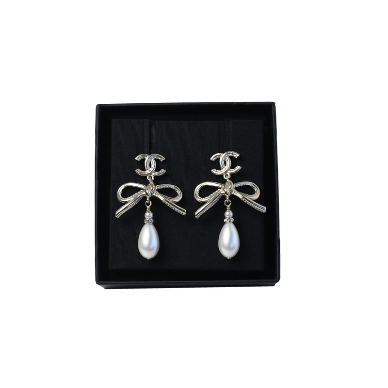 Chanel Cc Bow with Pearl Earring - NOBLEMARS