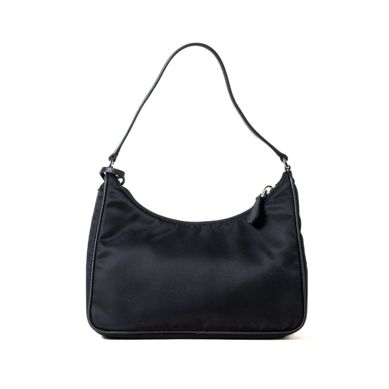 Prada Black Re-Nylon Re-Edition 2005 Bag ○ Labellov ○ Buy and Sell  Authentic Luxury