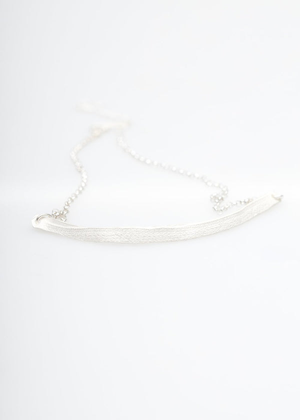 Detaj Curved Pendant Necklace - NOBLEMARS