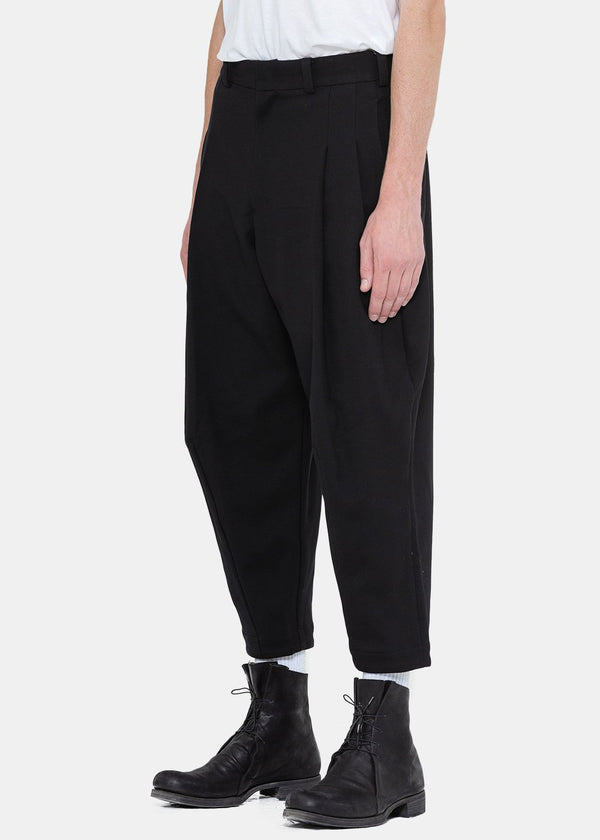 Devoa Black Cropped Pleat Pants - NOBLEMARS