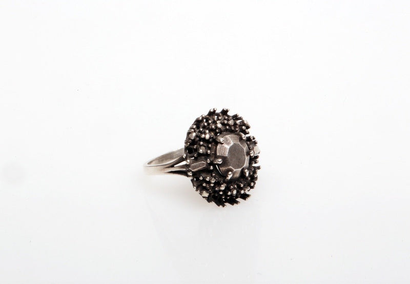 JULIA ZIMMERMANN BIG PRONG RING WITH A FILED STONE - NOBLEMARS