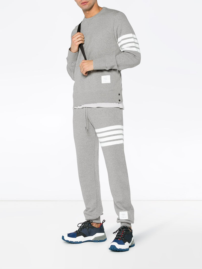 THOM BROWNE MEN CLASSIC SWEATPANT WITH ENGINEERED 4-BAR IN CLASSIC LOOP BACK