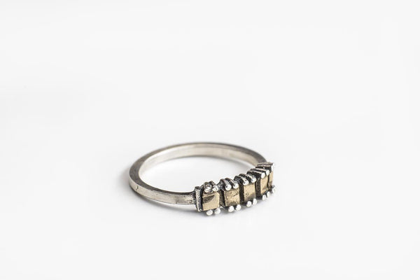 JULIA ZIMMERMANN PRONG RING WITH BROKEN SILVER - NOBLEMARS